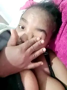 ShySexyBaddiexx on StripChat 