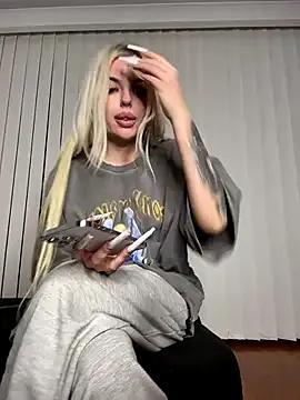 Steffi_Snowbunny — Squirt in Public