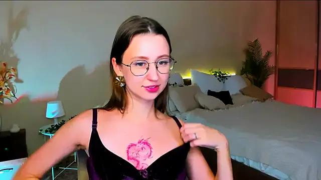 Freechat YourLovellyStory on StripChat