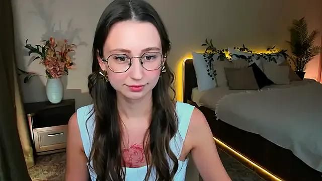 Freechat YourLovellyStory on StripChat